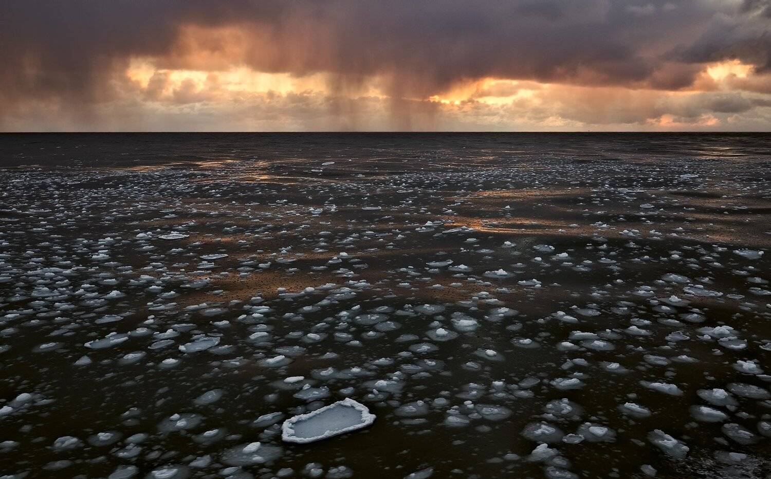 весна,закат,льдинки,охотское море,тучи, Евгений Паршуков