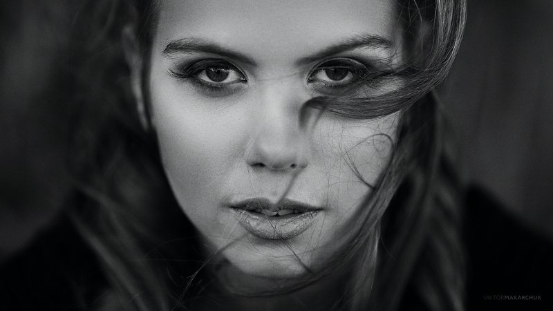 portrait,face,mood,look,eyes,model,girl,black and white  фото превью