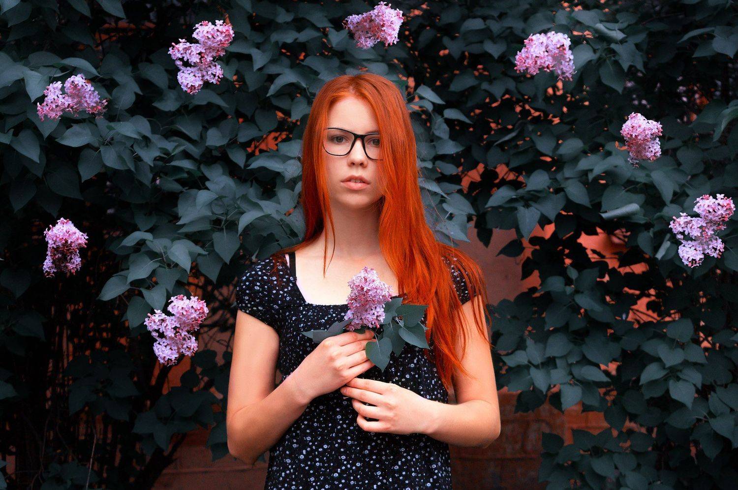 девушка, рыжая, цветы, сад, сирень, вечер,зелень, сони,, Георгий Шпунтов
