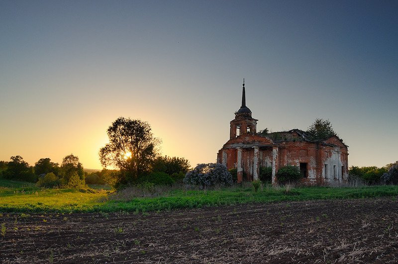 церковь, закат, рассвет, солнце, поле, дорога Нутренка на закате 2 фото превью