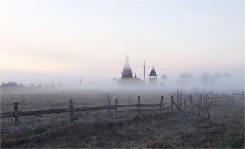 В утренней тишине.