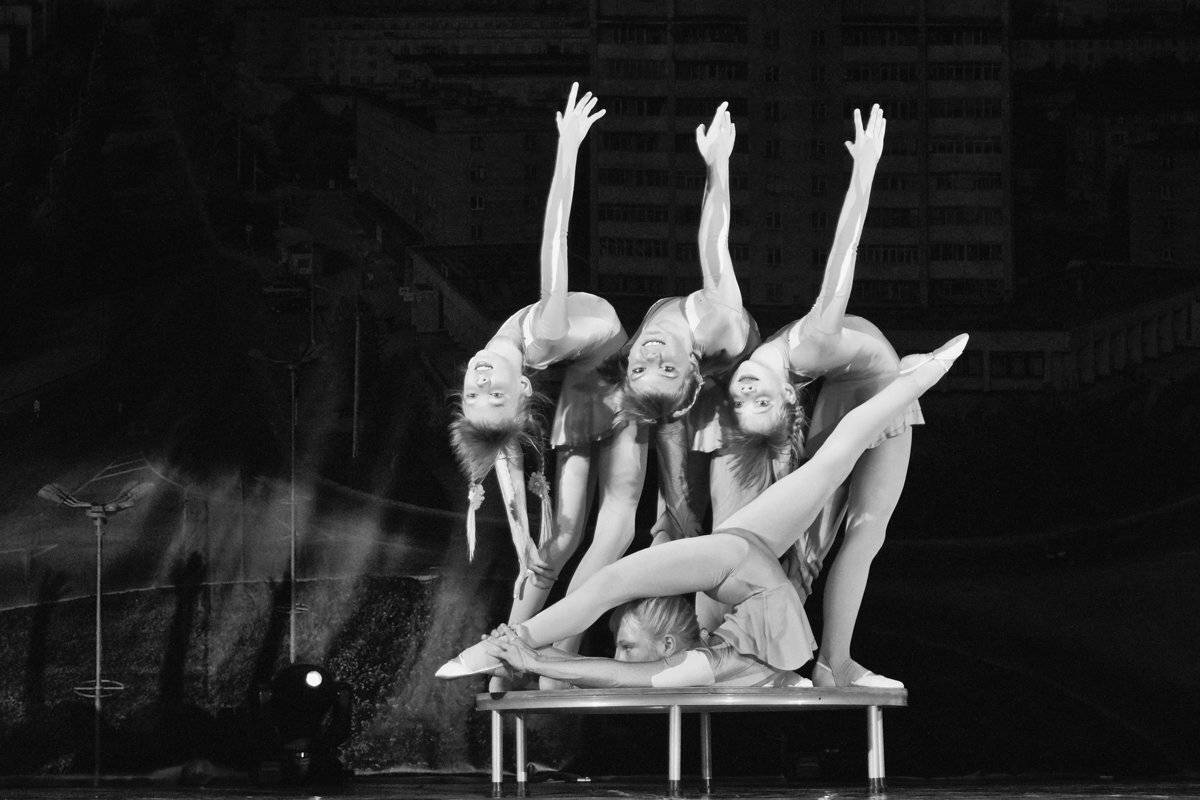 апатиты, девочки, портрет, чб, взгляд, глаза, цирк, пластика, Николай Смоляк