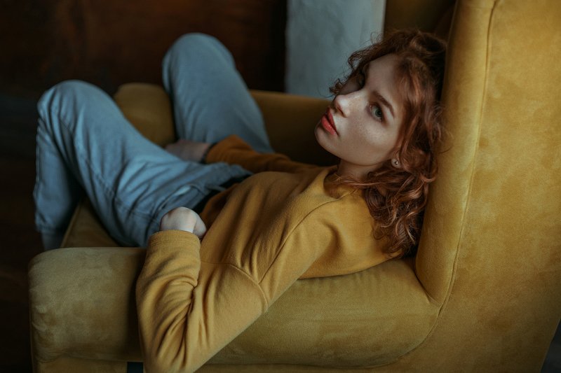 portrait, портрет, girl, indoor, yellow, studio, девушка, молодость, ламповый, retouch, ретушь, цвет, lamp, lazy, blues Mariahn фото превью