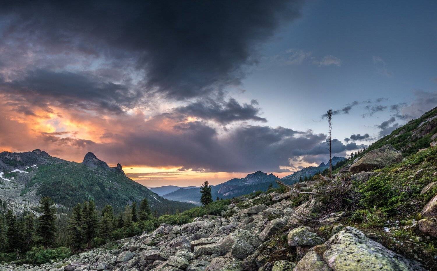 горы, россия, сибирь, саяны, западный саян, ергаки, путешествие, поход, приключения, ник васильев, вечер, закат, скала кит,, Николай Васильев