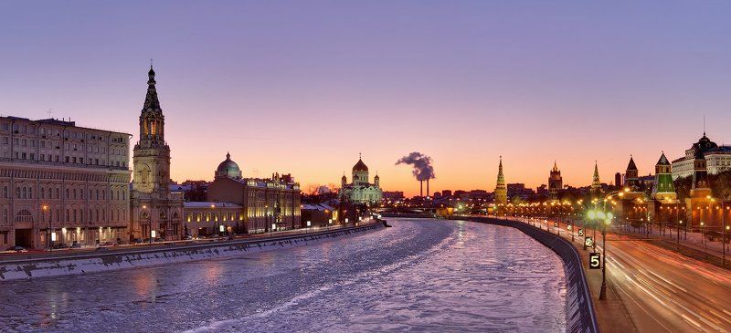 кремль, храм христа спасителя, москва, закат зимний вечер фото превью