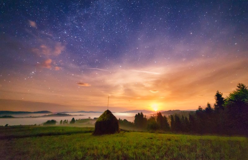 август, горы, карпаты, лето, ночь, пилипец, туман, украина Ночной Пилипец. Восход луны фото превью