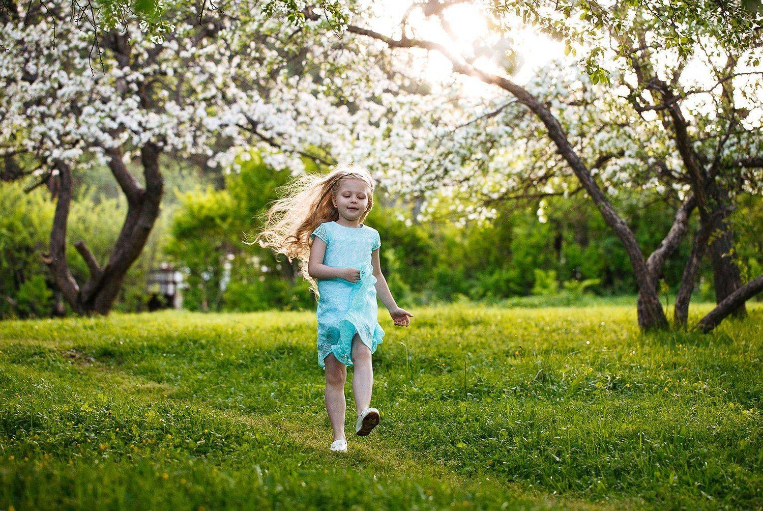 девочка, ребенок, лес, природа, яблони, радость, Евгений Толкачёв