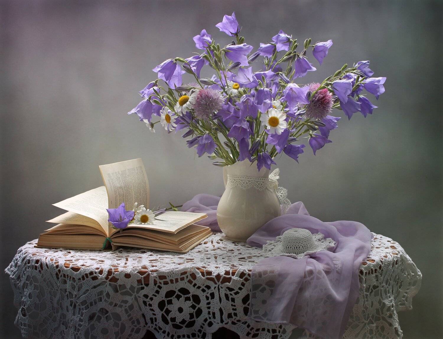 лето, натюрморт, цветы, колокольчики, книга, шляпка, Ковалева Светлана