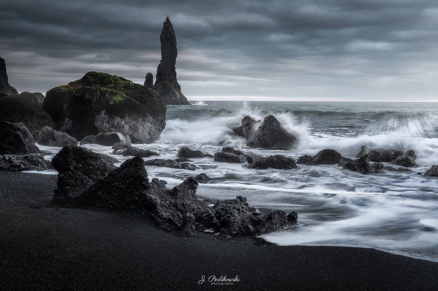 iceland, reynisfjara, black sand beach, waves, ocean, wind, Jakub Perlikowski