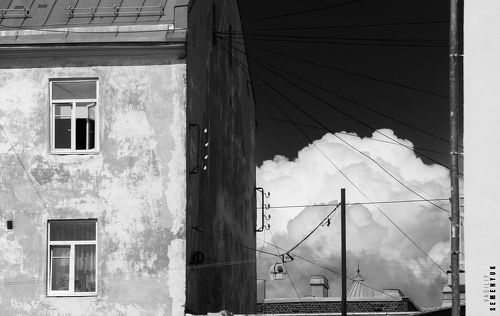 Город и облака.