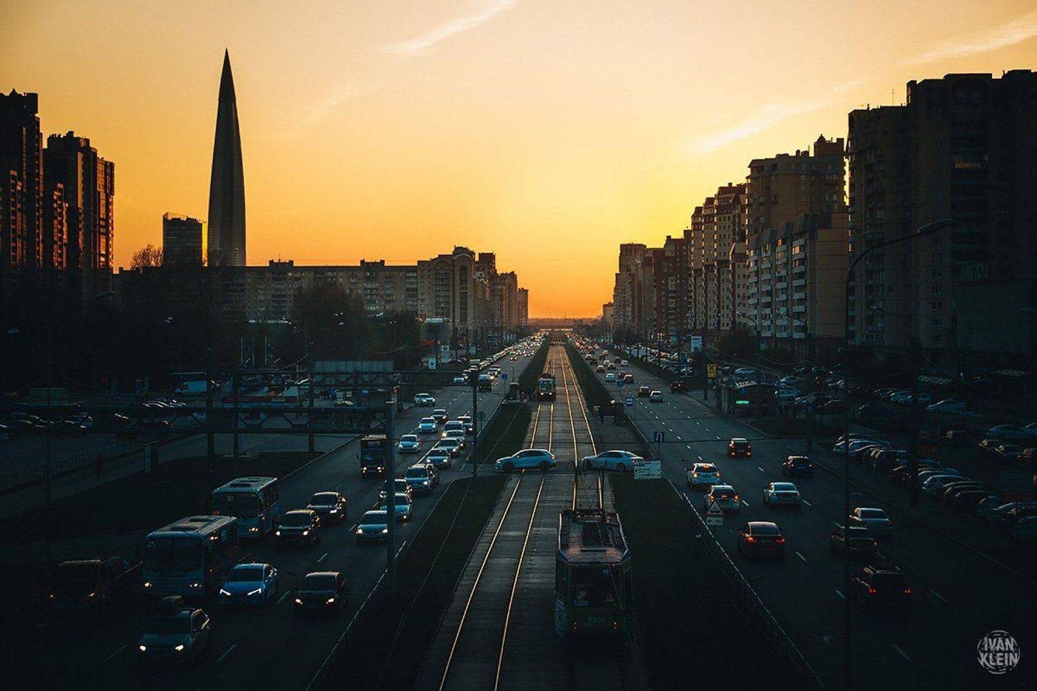 город,транспорт,архитектура,здания,вечер,проспект,закат,небо,пейзаж,машины,машина,дорога,, Иван Клейн
