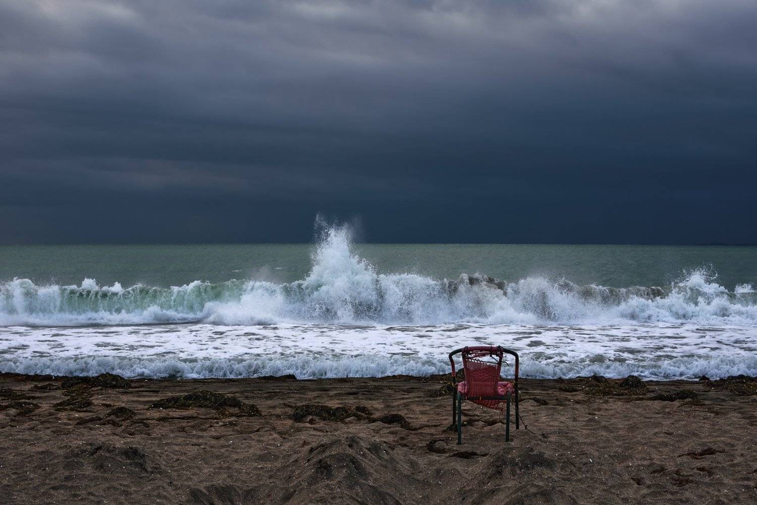 море, черное, ветер, вода, волны, брызги, берег, песок, стул, небо, Ра Вера