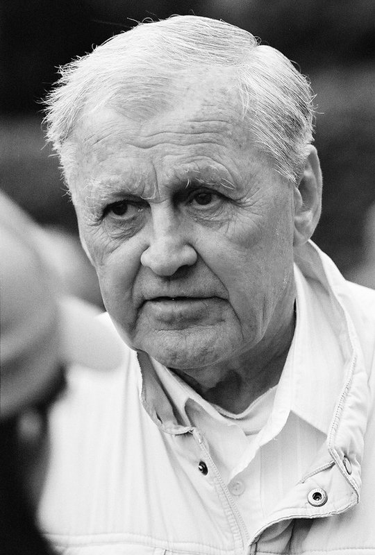 ...просто прохожий фото превью