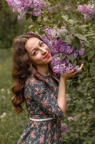 Мария и сирень