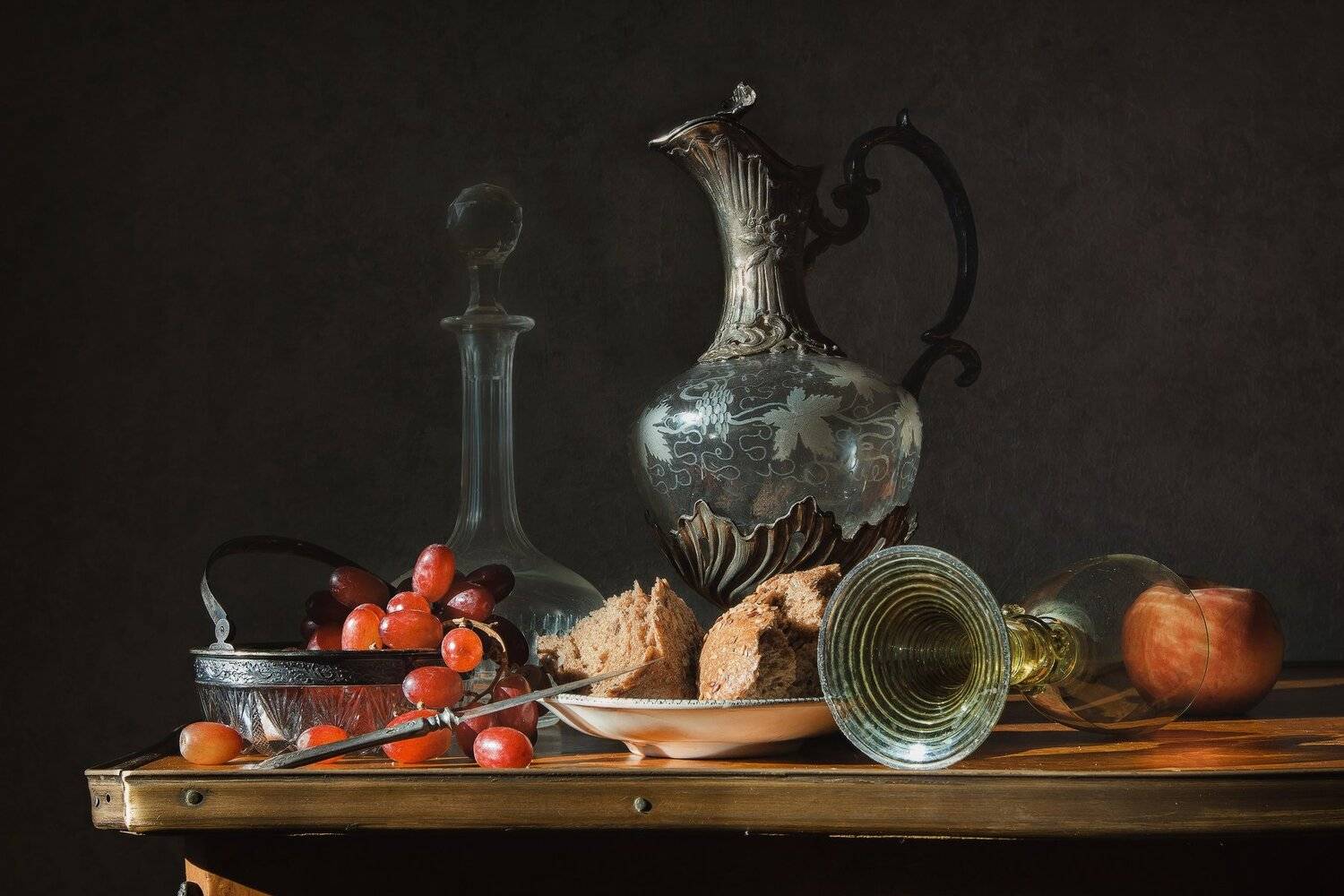 натюрморт, стекло, кувшин, виноград, хлеб, Анна Петина