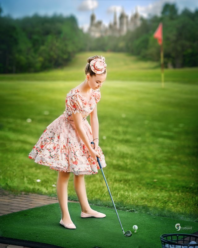 девочка, гольф, сказка, спорт, игра, лето, трава, зелень, клюшка, винтаж Гольф для принцесс фото превью