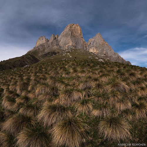 Гора Цей-Лоам в лунную ночь