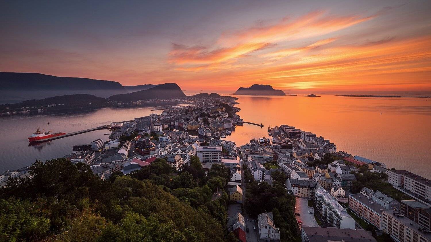 norway,landscape,light,sunset,mood,cityscape,city, Tomek Orylski