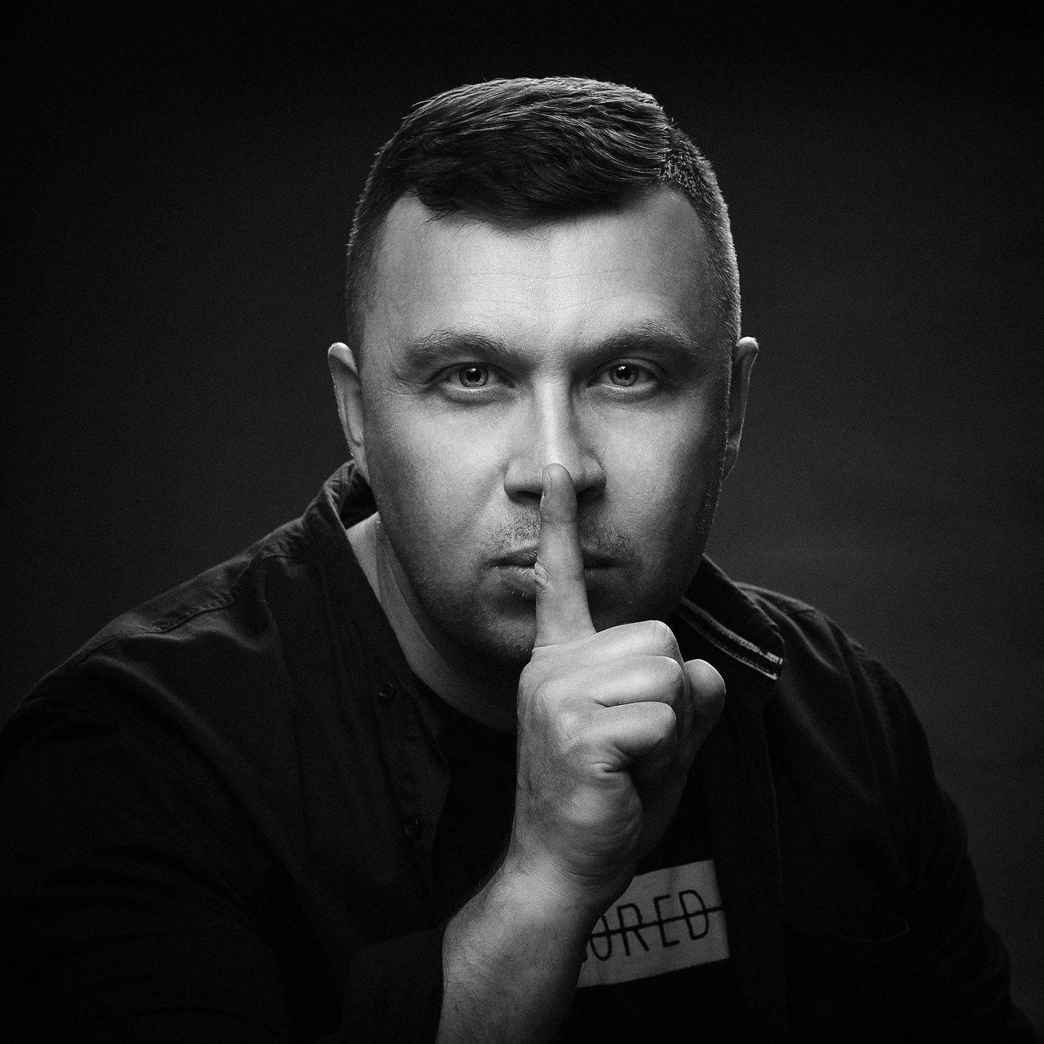 портрет лицо мужчина палец жест, alexey_poley