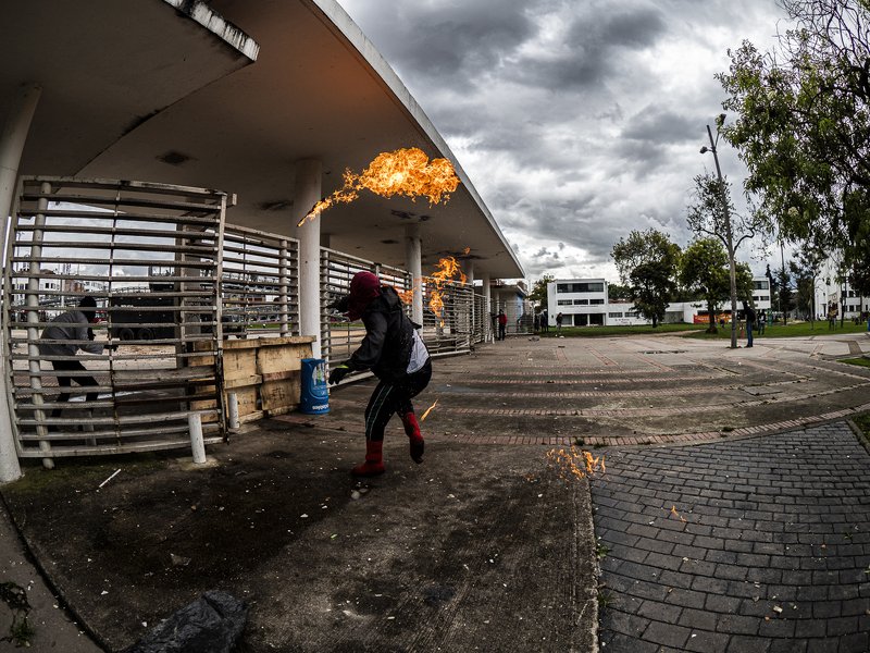 reportage, fire, universidad pública, colombia, resistencia Resistencia bajo fuego  фото превью