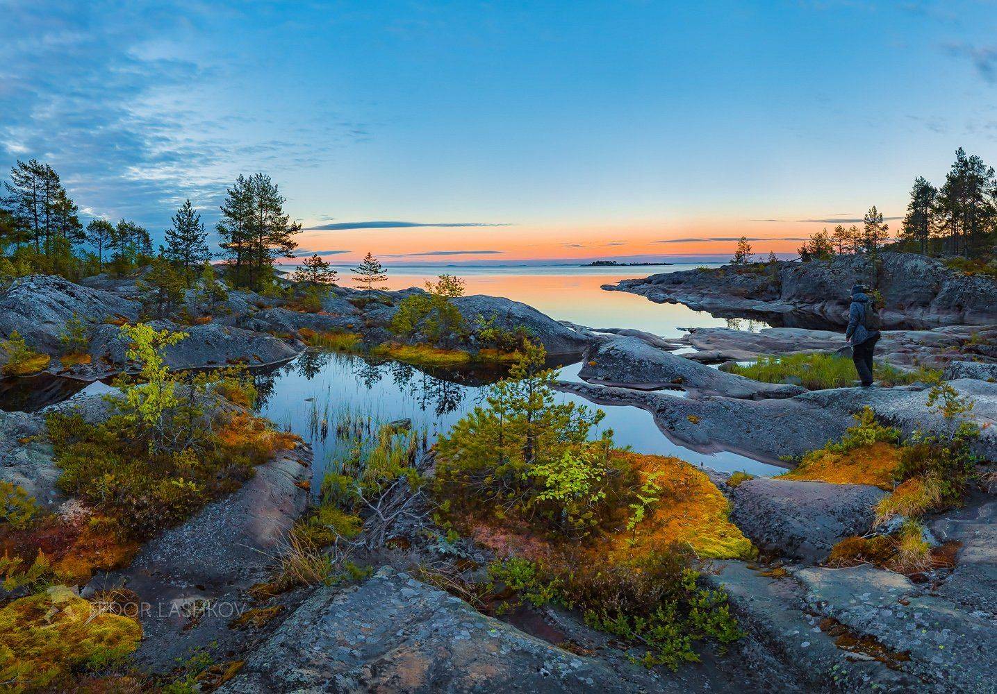 Ладожское озеро, Карелия, шхеры, рассвет, заря, остров, камни, гранит, скалы, берег, сосна, облака, лето, озерцо, мох, , Лашков Фёдор