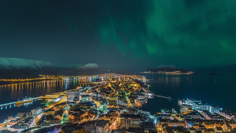 norway,aurora,light,city,citylight,cityscape,alesund Aurora over Alesund фото превью