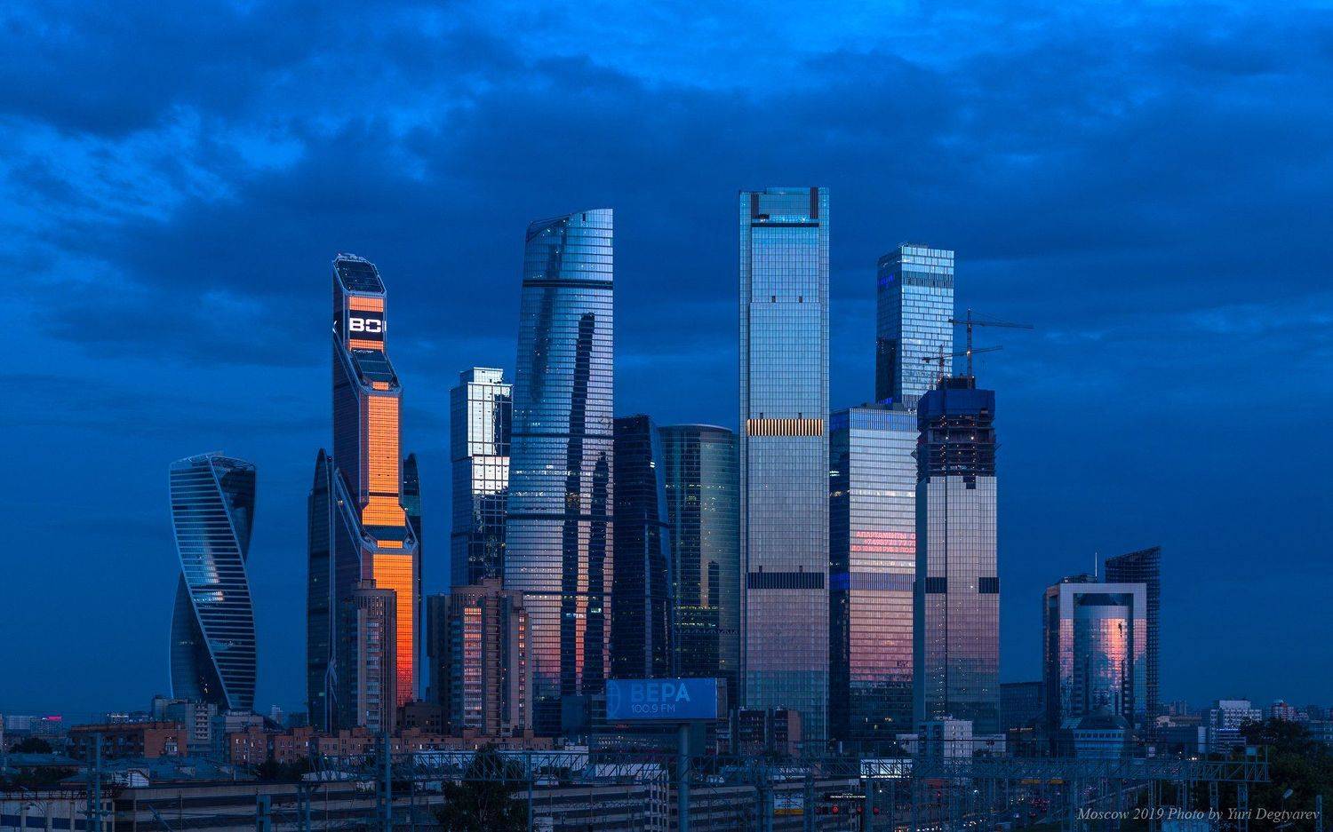 Москва, высотки, небоскребы, Сити, ММДЦ, Москва-Сити, вечер, Юрий Дегтярёв