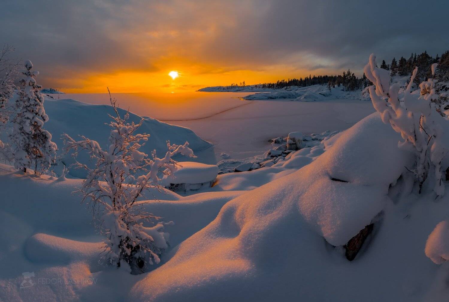 Ладожское озеро, Карелия, шхеры, зима, снег, рассвет, солнце, небо, дерево, лёд, время года, , Лашков Фёдор