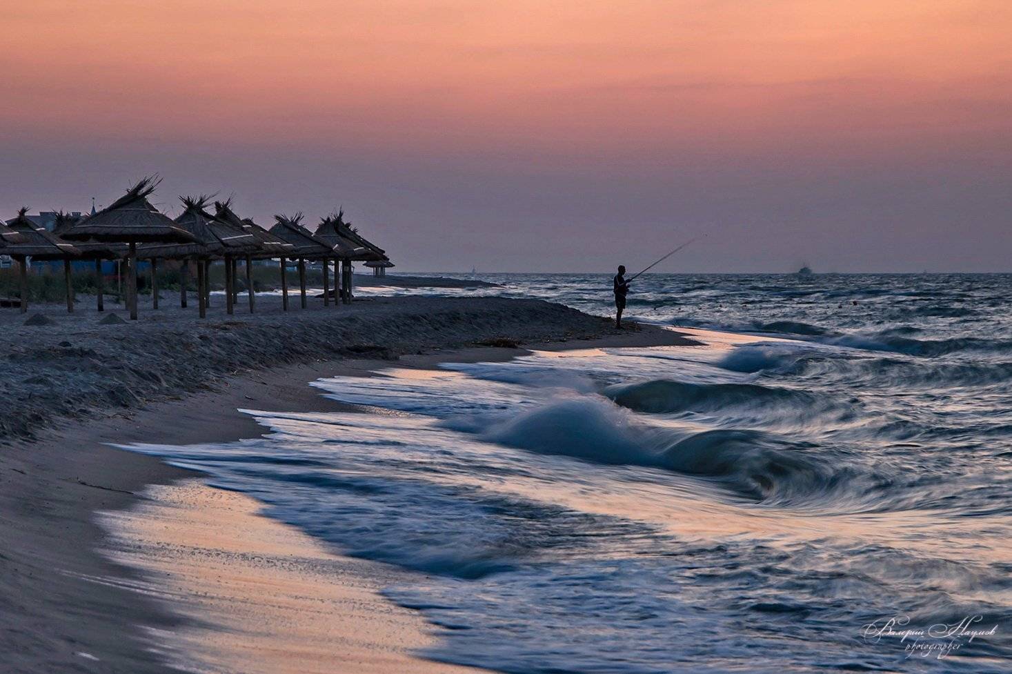 утро, рассвет, море, коса дальняя, бердянск, рыбак, прибой, волна, зоря, Валерий Наумов