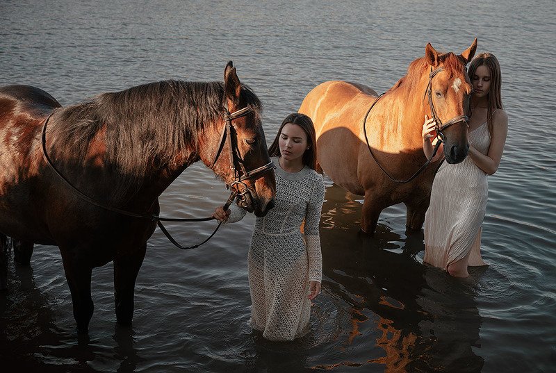 портрет, лошадь, девушка, река Купание коней фото превью