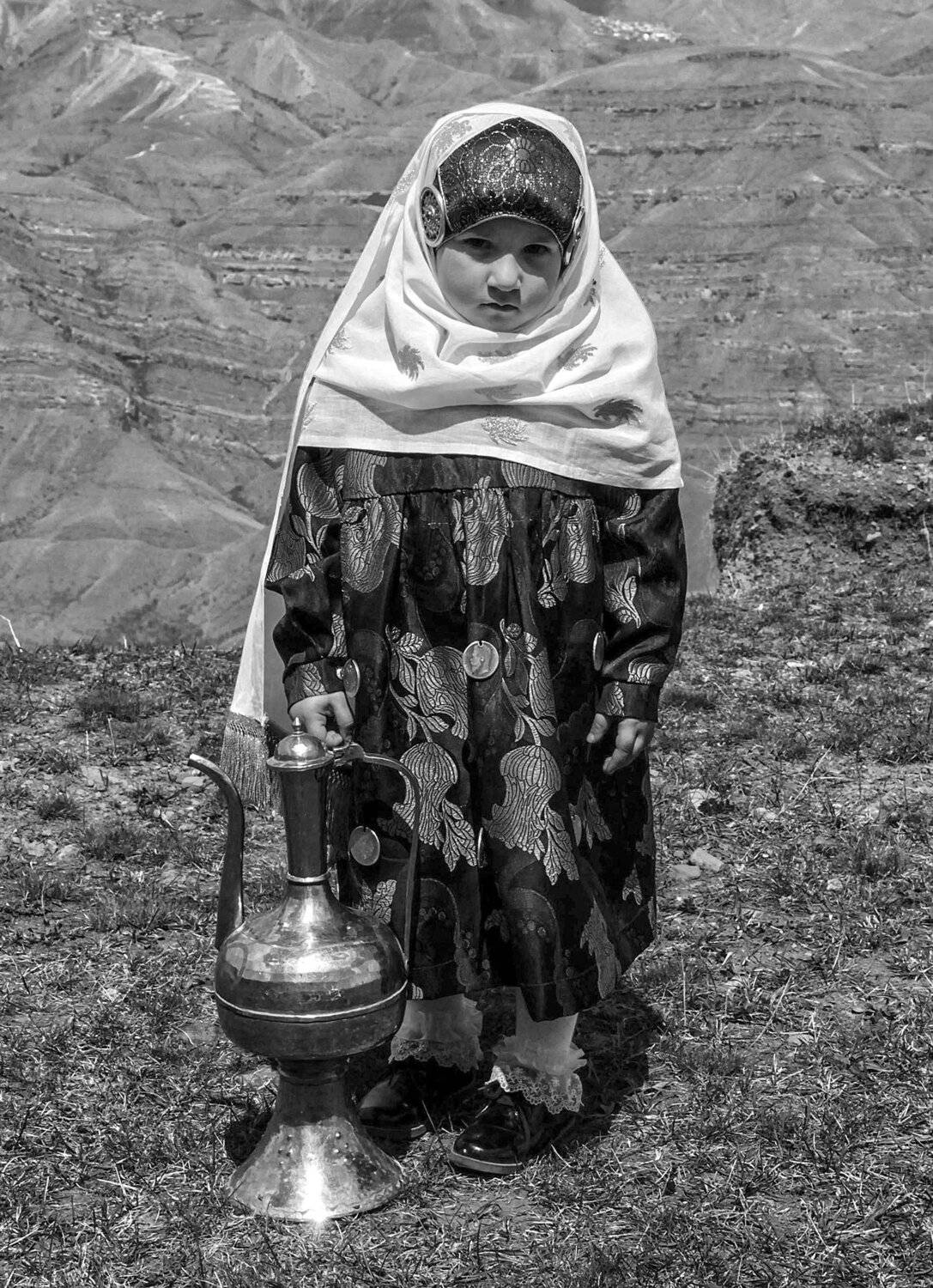 девочка,горянка,ребёнок,горы,дагестан,кувшин,жанр., Marat Magov