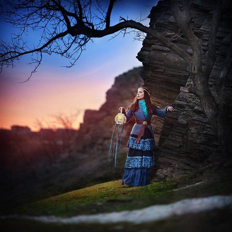 весна, зима, фото, фотосессия, девушка, жена, природа, скалы, фонарик Прощай, зима! фото превью