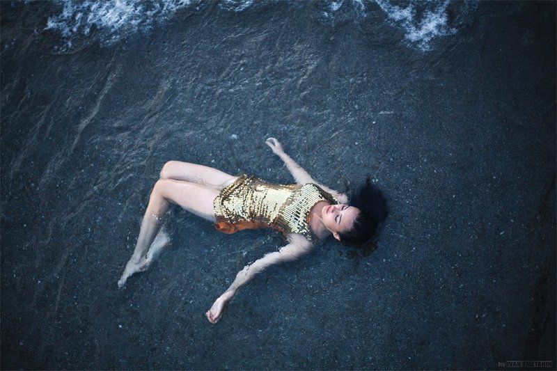 gold in blue фото превью