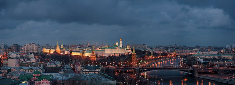 москва, кремль Хмурая Москва. фото превью