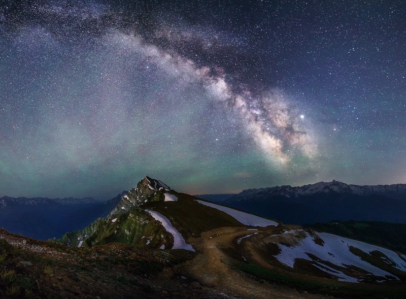 сочи, красная поляна, роза хутор, ночь, звезды, млечный путь, ночное небо, лето, природа, пейзаж, горы, кавказ Млечный путь и Каменный столб фото превью