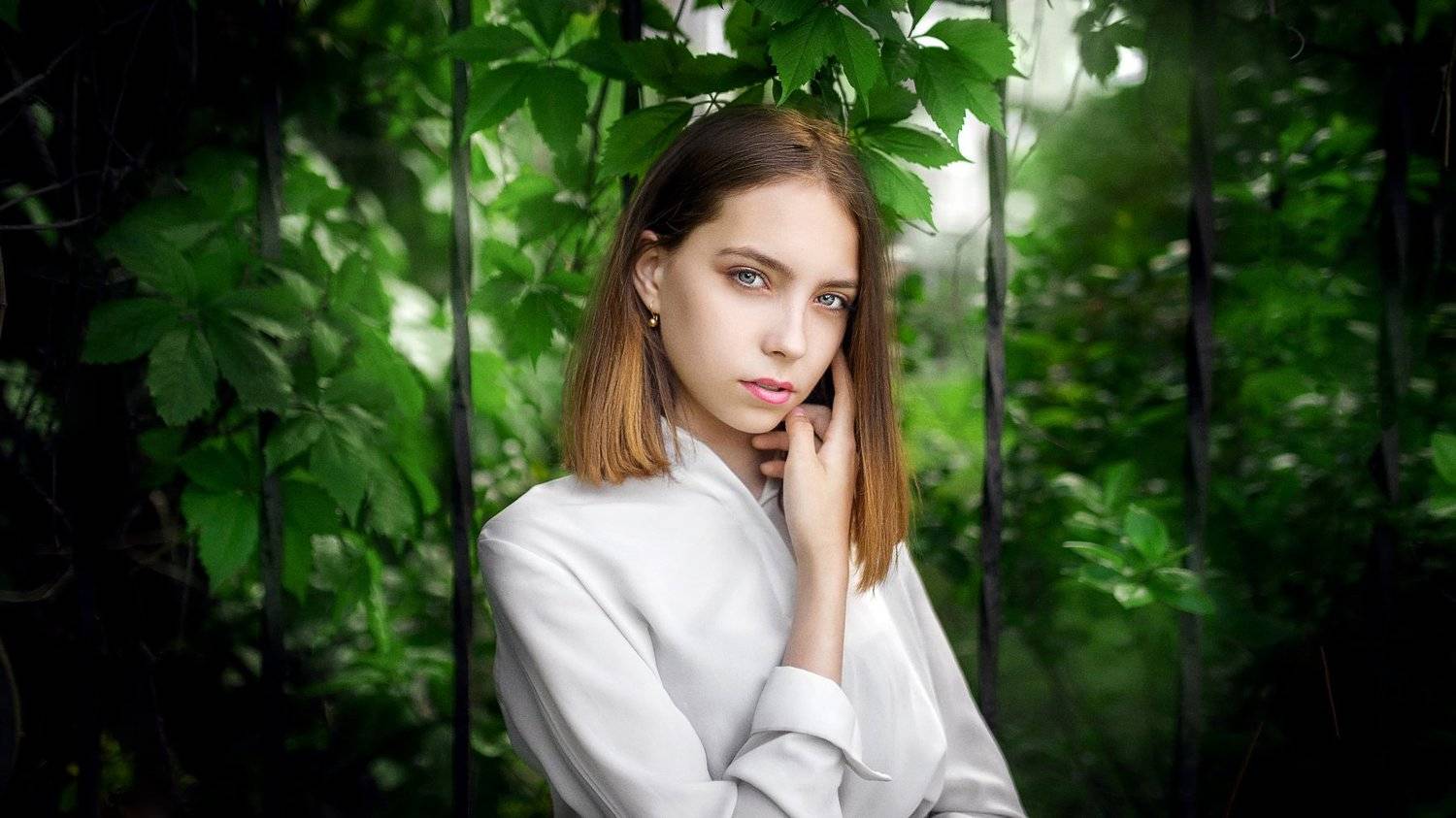 девушка, комната, черный, белый,  печаль ,красота ,грудь, красный, зеленый, Денис Лыткин