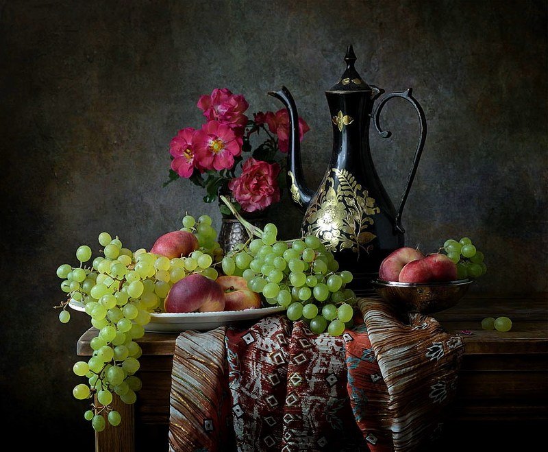 натюрморт, розы, виноград, кувшин, фрукты с виноградом фото превью