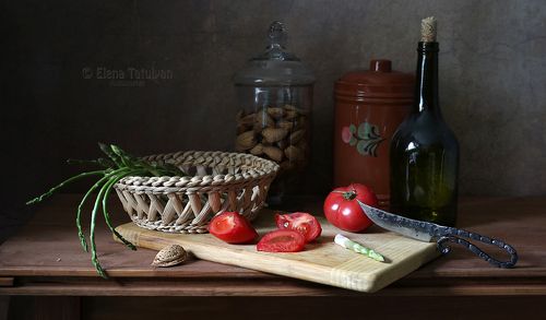 С томатами и спаржей