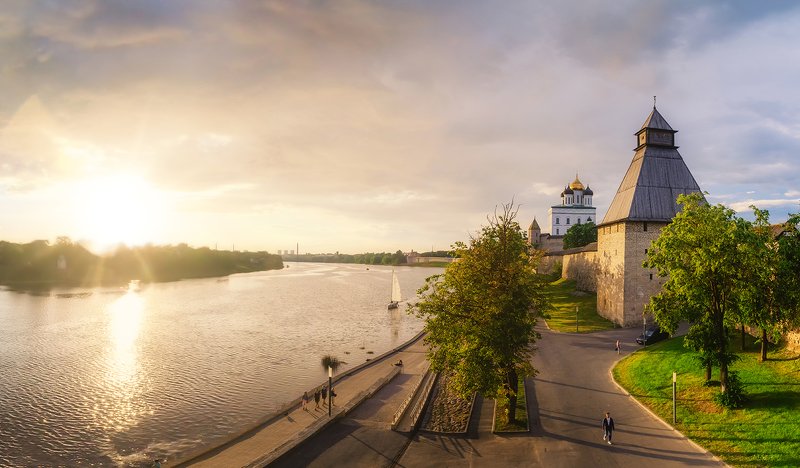 псков, россия, лето, закат, парусник, троицкийсобор Лето в Пскове фото превью