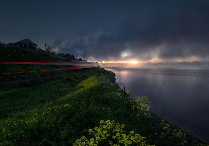 Пермский край, рассвет, поезд, туман, лето, деревня, облака *** фото превью