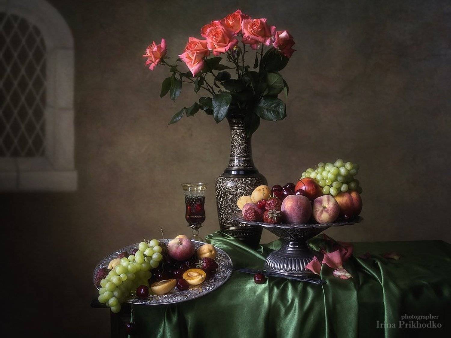 натюрморт, лето, ретро, винтажный натюрморт, цветочный натюрморт, фрукты, букет, розовые розы, Ирина Приходько