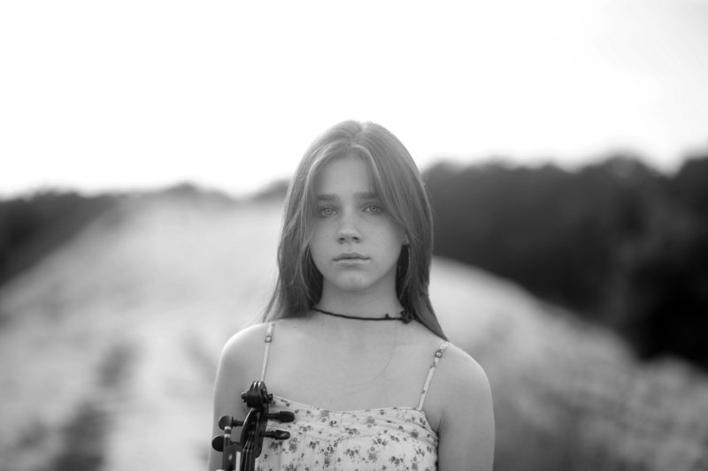 скрипка чернобелое девушка со скрипкой фотограф вера шамраева Плакала скрипка, ромашка увяла... фото превью