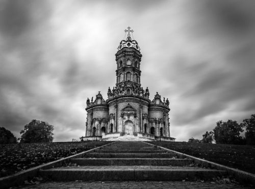 Храм Зна́мения Пресвятой Богоро́дицы в Дубровицах