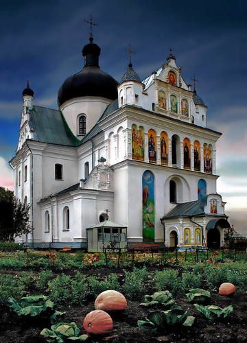 Тыквенный «Спас» у храма