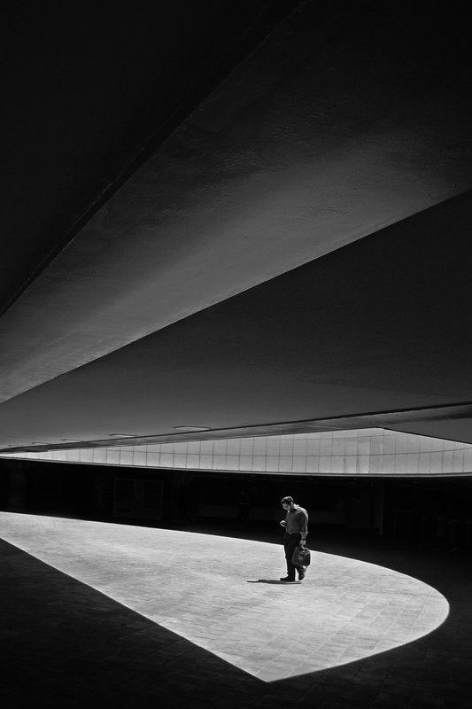street, bnw, human, perspective, conceptual, art, fine art Walking Cellphone! фото превью