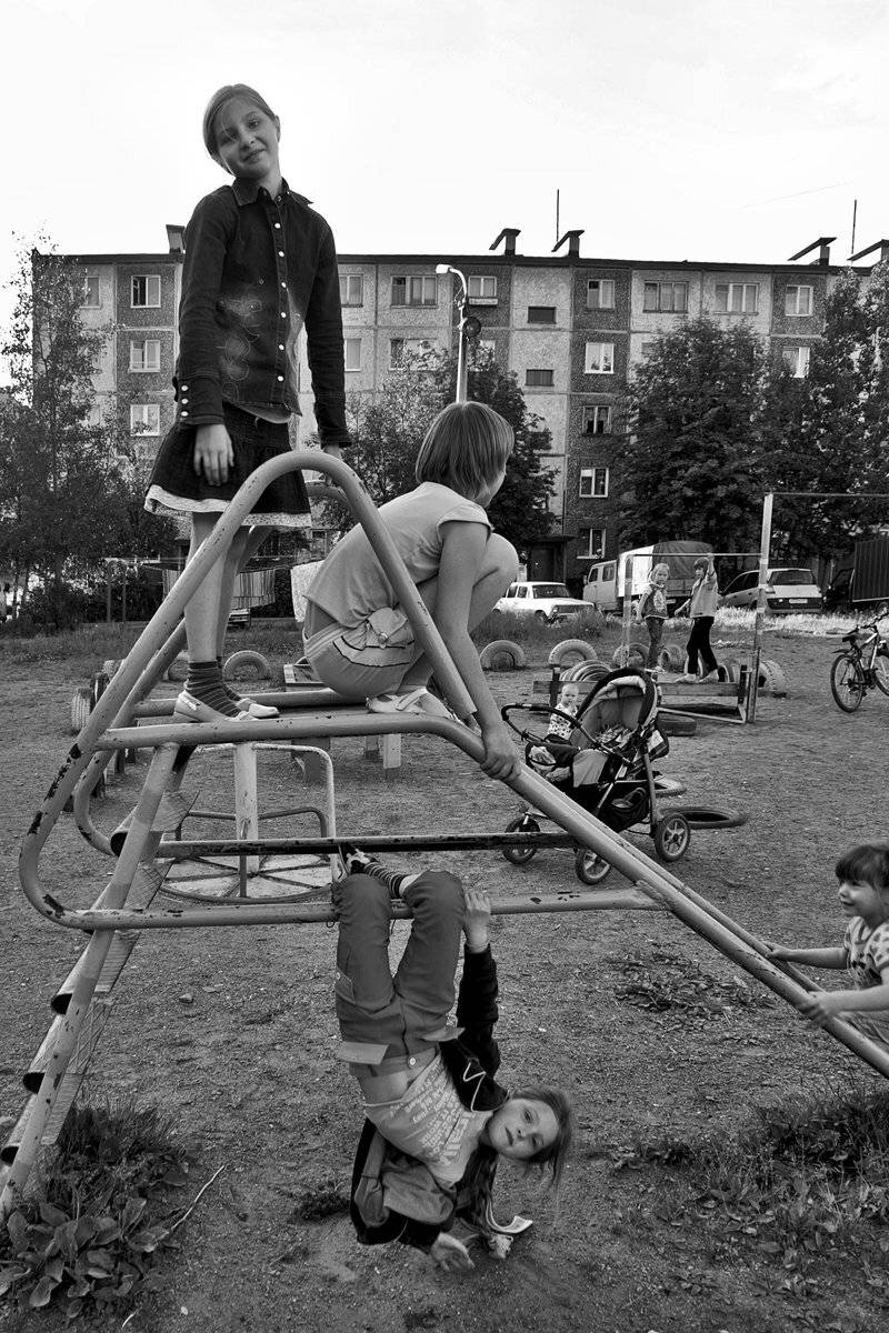 детвора, дети, двор, лето, чб, апатиты, Николай Смоляк