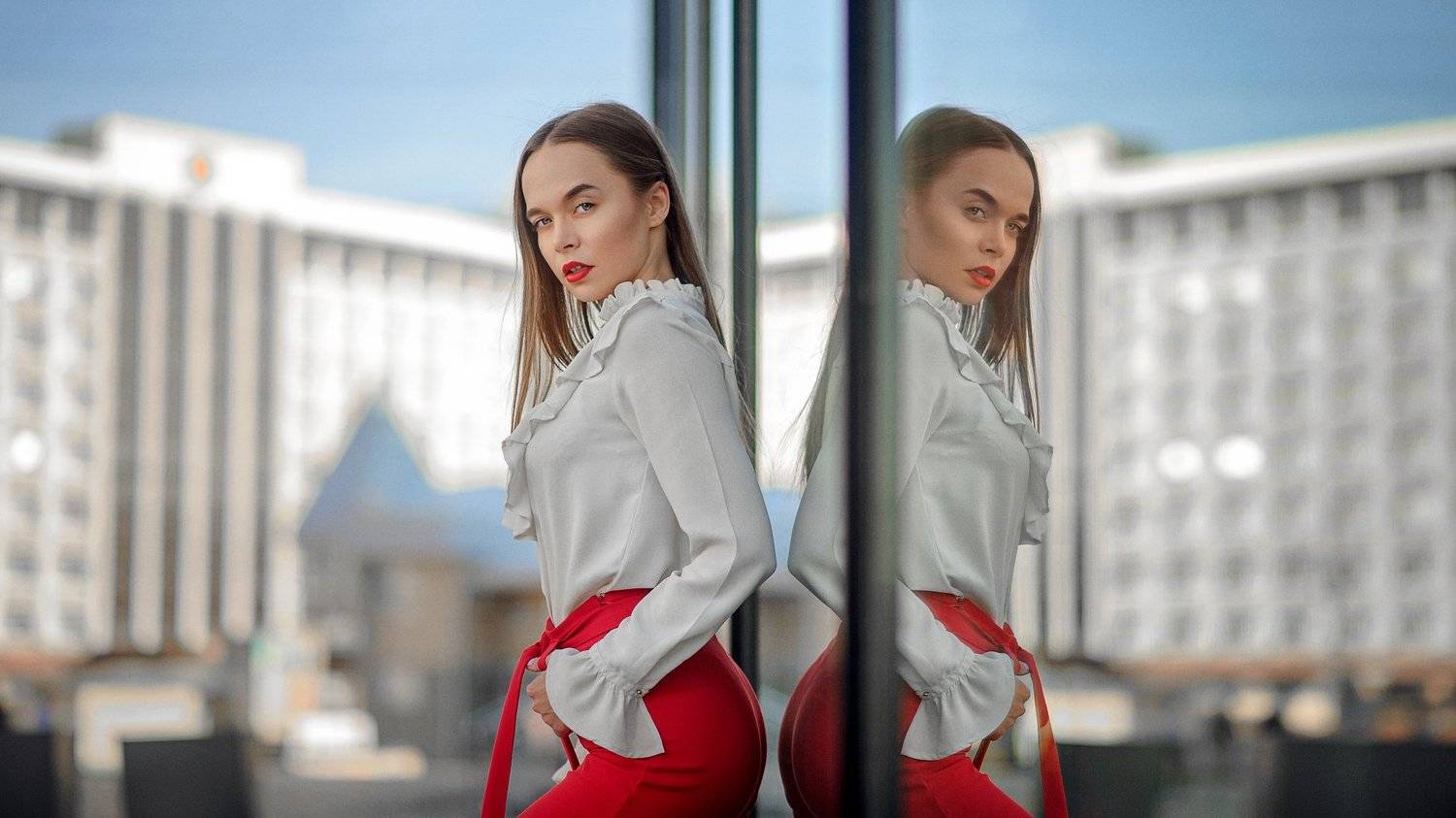 девушка, комната, черный, белый,  печаль ,красота ,грудь, красный,, Денис Лыткин