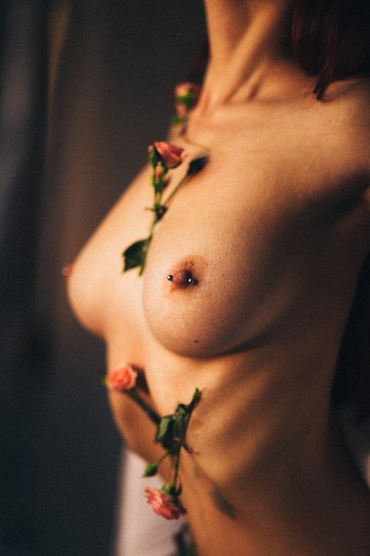 девушка, небо, солнце, розы, цветы, свет, артню, топлесс, nude, ню М фото превью