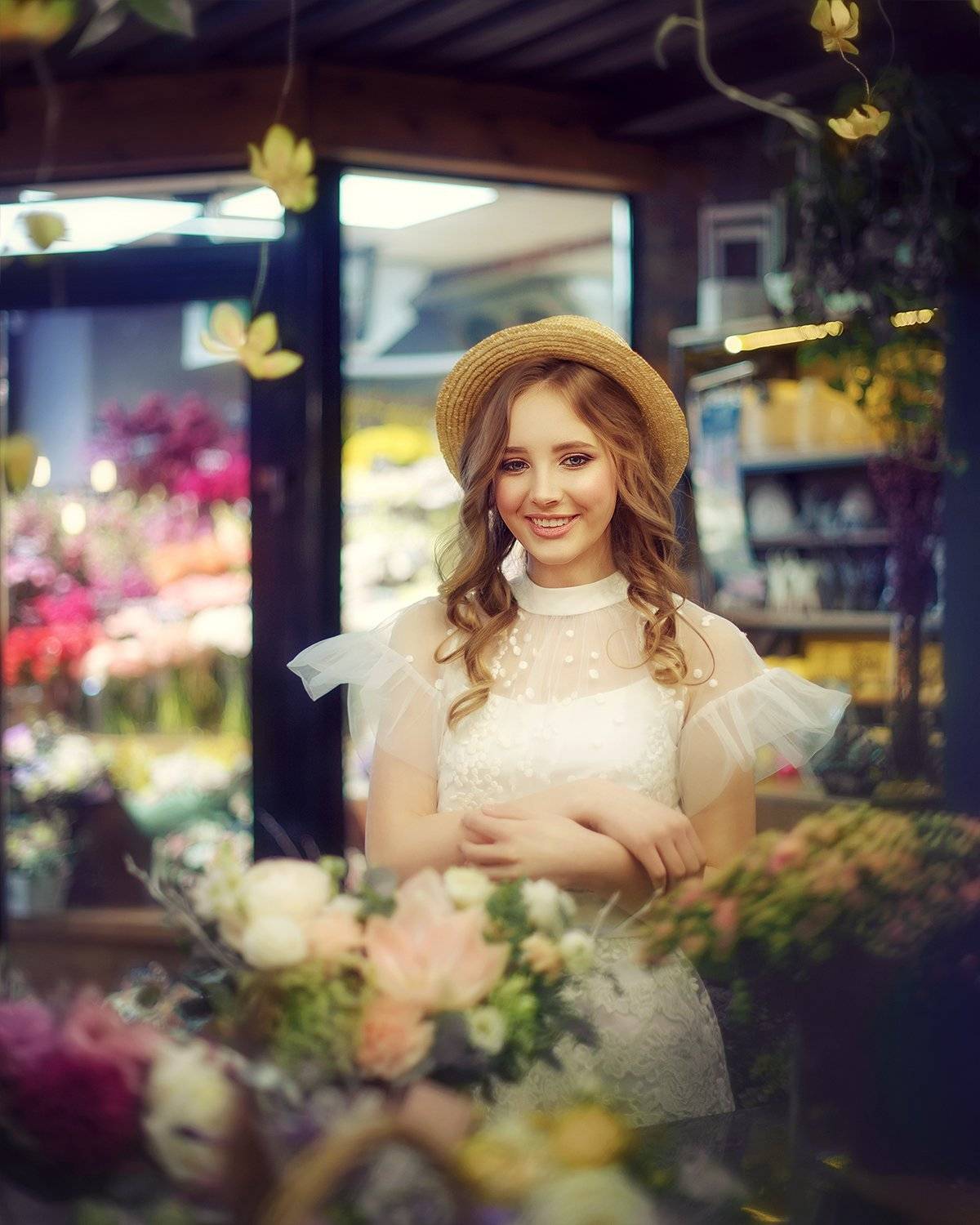 girl, woman, summer, portrait, flowers, dress, hat, девушка, лето, цветы, цветочный магазин, шляпа, белое платье, улыбка, радость, Марина Семёхина