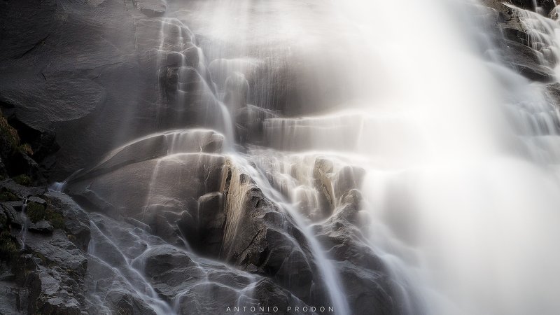 waterfal; nardis; cascate; clouds; long exposure; canon; tripod; water; rocks; nature; beautiful; incredible; grass; sun; rays; drops; silk; silky; manfrotto; reflections; texture; flow Nardis Waterfall фото превью